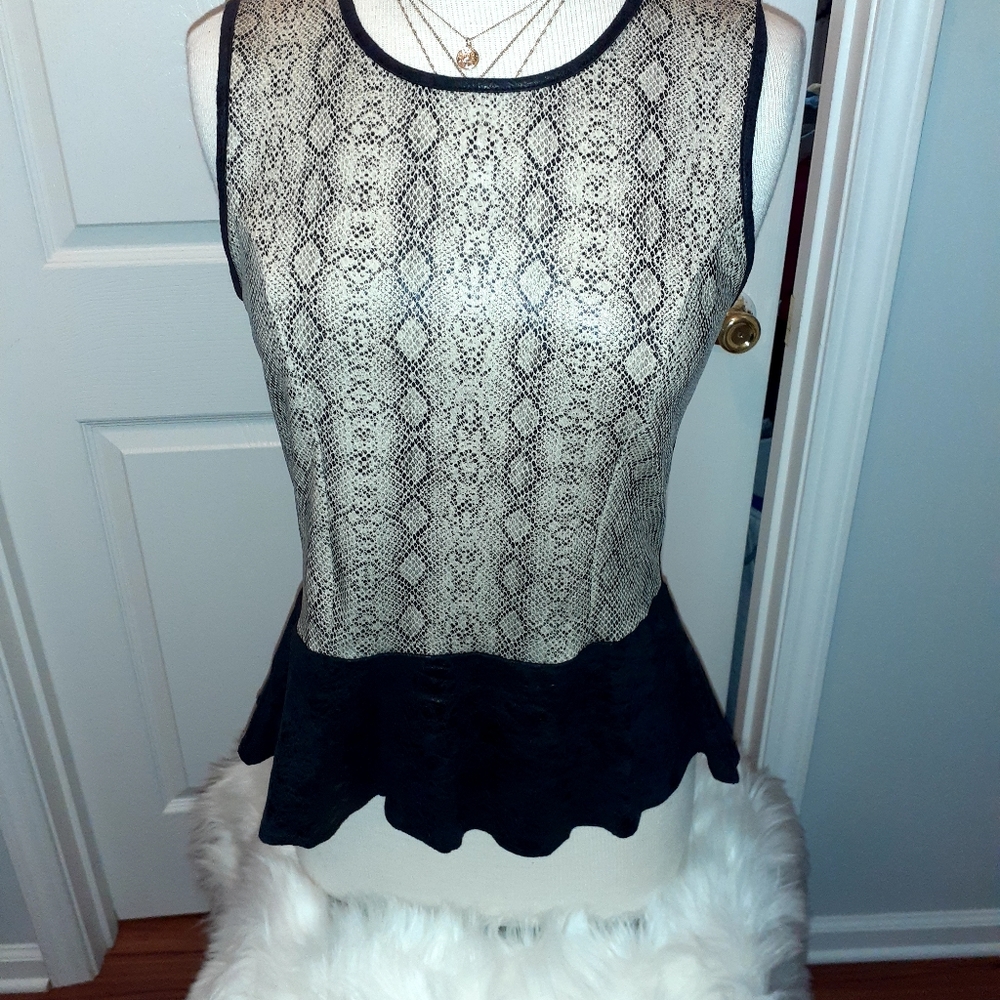 NWOT Monteau ladies peplum shirt